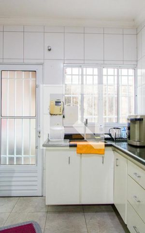Casa à venda com 128m², 3 quartos e 3 vagas Casa à venda com 128m², 3 quartos e 3 vagasCozinha