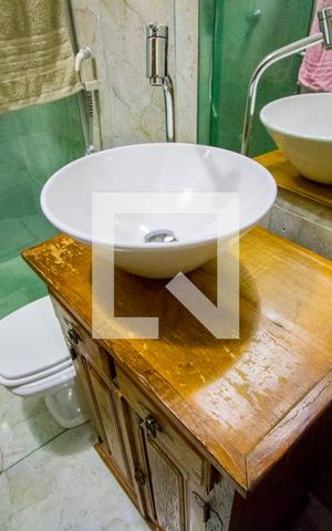 Casa à venda com 128m², 3 quartos e 3 vagas Casa à venda com 128m², 3 quartos e 3 vagasBanheiro