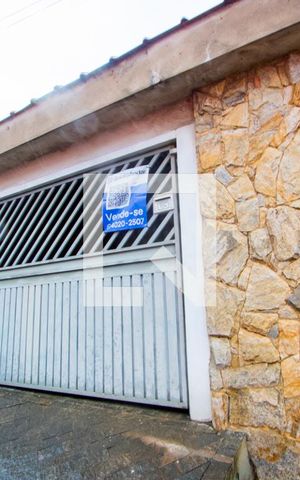 Casa à venda com 128m², 3 quartos e 3 vagas Casa à venda com 128m², 3 quartos e 3 vagasFachada