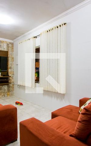 Casa à venda com 128m², 3 quartos e 3 vagas Casa à venda com 128m², 3 quartos e 3 vagasSala