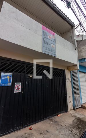 Casa à venda com 120m², 4 quartos e 1 vaga Casa à venda com 120m², 4 quartos e 1 vagaFachada