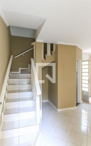Casa de condomínio para alugar com 111m², 3 quartos e 2 vagasSala