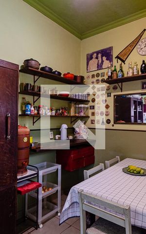 Casa à venda com 180m², 4 quartos e sem vaga Casa à venda com 180m², 4 quartos e sem vagaCozinha