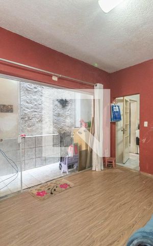 Casa à venda com 200m², 2 quartos e 2 vagas Casa à venda com 200m², 2 quartos e 2 vagasSala