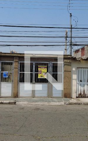 Casa à venda com 200m², 2 quartos e 2 vagasFachada