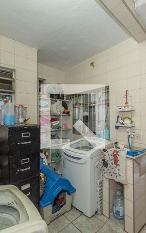 Casa à venda com 200m², 2 quartos e 2 vagas Casa à venda com 200m², 2 quartos e 2 vagasÁrea de Serviço