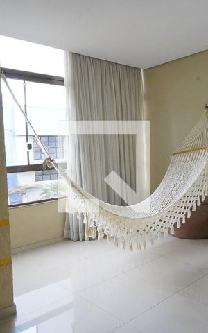 Casa à venda com 350m², 4 quartos e 4 vagasSala