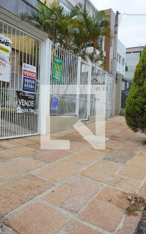 Casa à venda com 350m², 4 quartos e 4 vagasFachada 