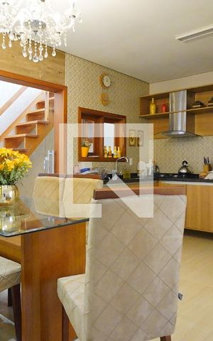 Casa à venda com 350m², 4 quartos e 4 vagasCozinha 