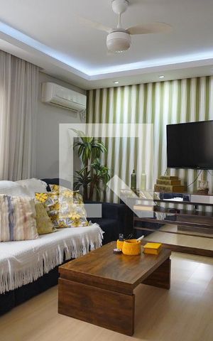 Casa à venda com 350m², 4 quartos e 4 vagasSala