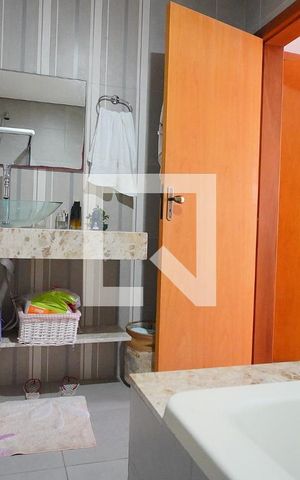 Casa à venda com 350m², 4 quartos e 4 vagasBanheiro Quarto