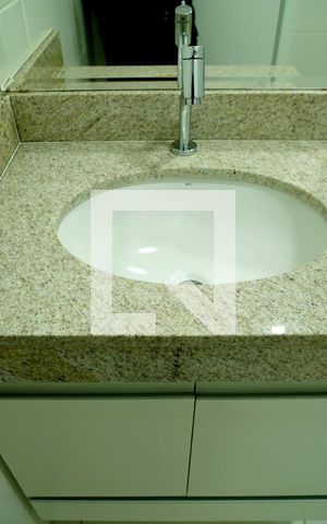 Apartamento para alugar com 70m², 2 quartos e 2 vagasBanheiro