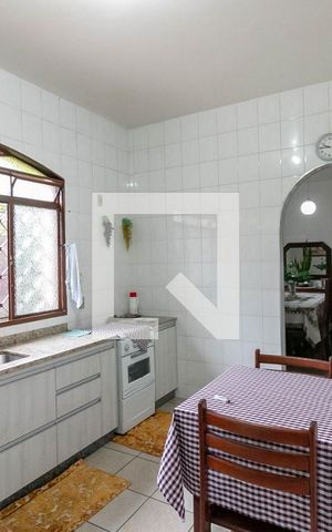Casa à venda com 350m², 3 quartos e 3 vagas Casa à venda com 350m², 3 quartos e 3 vagasCozinha