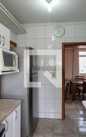 Apartamento à venda com 320m², 5 quartos e 2 vagas Apartamento à venda com 320m², 5 quartos e 2 vagasCozinha e Área de Serviço