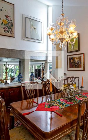 Casa à venda com 424m², 5 quartos e 4 vagas Casa à venda com 424m², 5 quartos e 4 vagasSala de Jantar