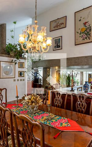 Casa à venda com 424m², 5 quartos e 4 vagas Casa à venda com 424m², 5 quartos e 4 vagasSala de Jantar