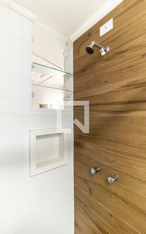 Apartamento para alugar com 90m², 2 quartos e sem vagaBanheiro da Suíte - Ducha