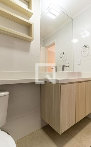 Apartamento para alugar com 90m², 2 quartos e sem vagaBanheiro da Suíte - Armário