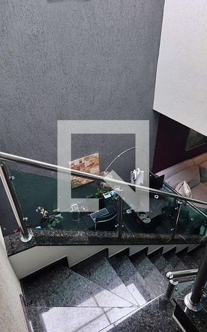 Casa para alugar com 210m², 3 quartos e 2 vagasEscada
