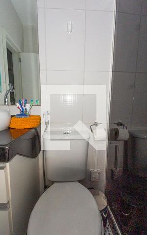 Casa à venda com 142m², 2 quartos e sem vaga Casa à venda com 142m², 2 quartos e sem vagaBanheiro