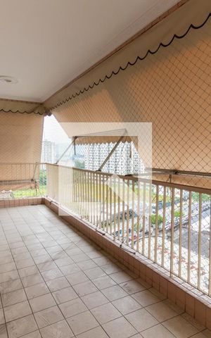 Apartamento à venda com 94m², 3 quartos e 1 vaga Apartamento à venda com 94m², 3 quartos e 1 vagaVaranda