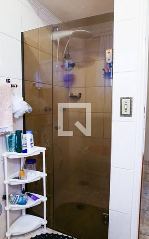 Casa à venda com 206m², 4 quartos e 2 vagas Casa à venda com 206m², 4 quartos e 2 vagasBanheir Social