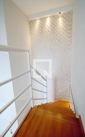 Apartamento para alugar com 70m², 2 quartos e 2 vagas Apartamento para alugar com 70m², 2 quartos e 2 vagasEscada