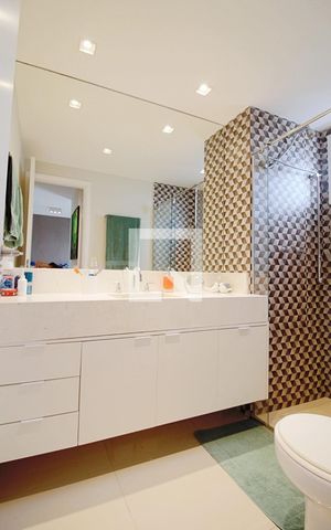 Apartamento para alugar com 70m², 2 quartos e 2 vagas Apartamento para alugar com 70m², 2 quartos e 2 vagasBanheiro