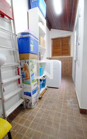 Casa à venda com 180m², 3 quartos e 2 vagasÁrea de Serviço