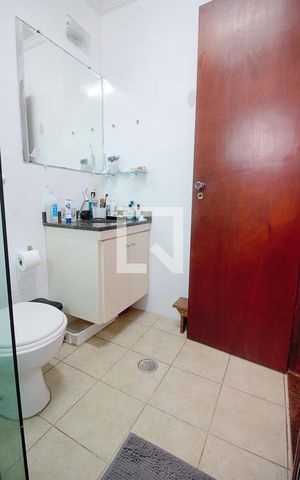 Casa à venda com 180m², 3 quartos e 2 vagasBanheiro da Suíte 2