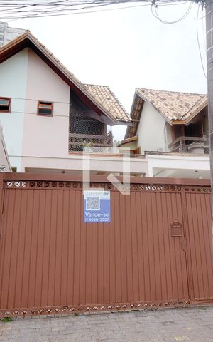 Casa à venda com 180m², 3 quartos e 2 vagasFachada