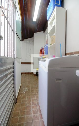 Casa à venda com 180m², 3 quartos e 2 vagasÁrea de Serviço