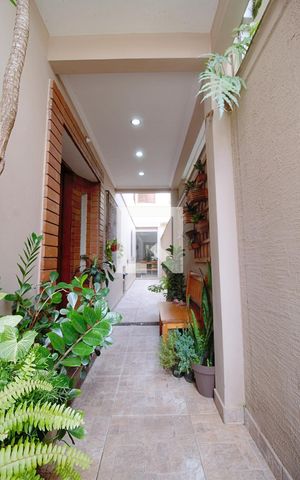 Casa à venda com 180m², 3 quartos e 2 vagasEntrada