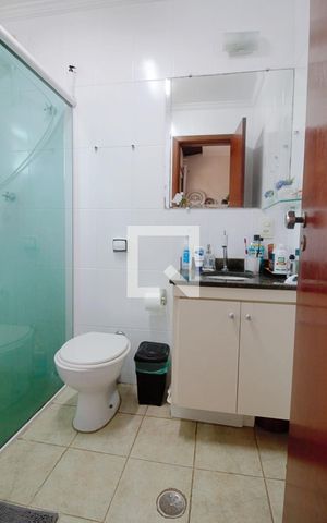 Casa à venda com 180m², 3 quartos e 2 vagasBanheiro da Suíte 2