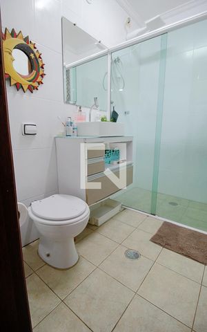 Casa à venda com 180m², 3 quartos e 2 vagasBanheiro da Suíte 1