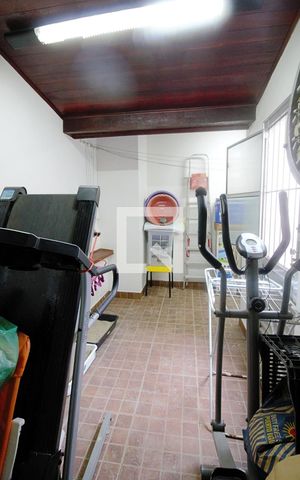 Casa à venda com 180m², 3 quartos e 2 vagasÁrea de Serviço
