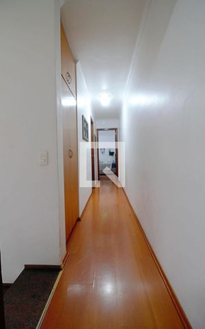 Casa à venda com 180m², 3 quartos e 2 vagasCorredor