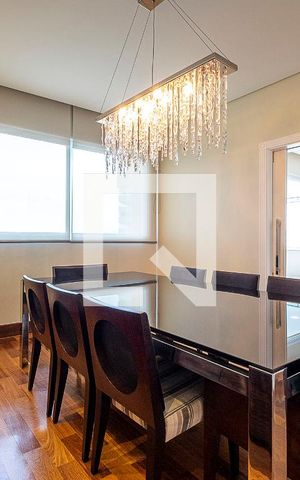 Apartamento à venda com 264m², 4 quartos e 5 vagas Apartamento à venda com 264m², 4 quartos e 5 vagasSala de Jantar