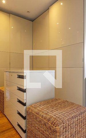 Apartamento à venda com 264m², 4 quartos e 5 vagas Apartamento à venda com 264m², 4 quartos e 5 vagasSuíte 1 - Closet