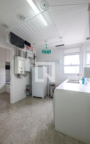 Apartamento à venda com 264m², 4 quartos e 5 vagas Apartamento à venda com 264m², 4 quartos e 5 vagasÁrea de Serviço