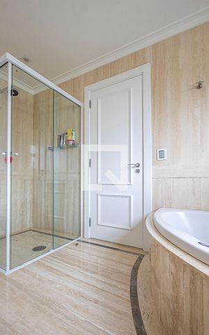Apartamento à venda com 264m², 4 quartos e 5 vagas Apartamento à venda com 264m², 4 quartos e 5 vagasSuíte 1 - Banheiro