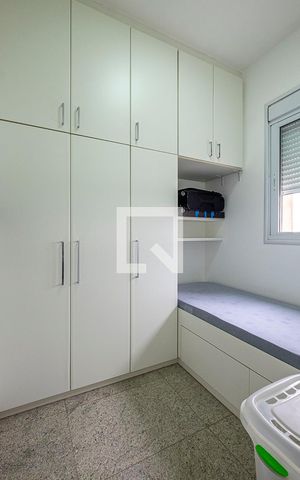 Apartamento à venda com 264m², 4 quartos e 5 vagas Apartamento à venda com 264m², 4 quartos e 5 vagasÁrea de Serviço - Quarto