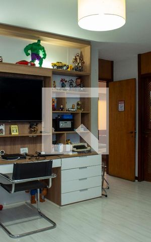 Casa à venda com 648m², 3 quartos e 8 vagas Casa à venda com 648m², 3 quartos e 8 vagasSuíte 3