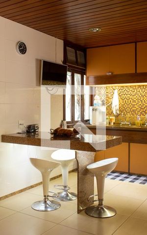 Casa à venda com 648m², 3 quartos e 8 vagas Casa à venda com 648m², 3 quartos e 8 vagasCozinha