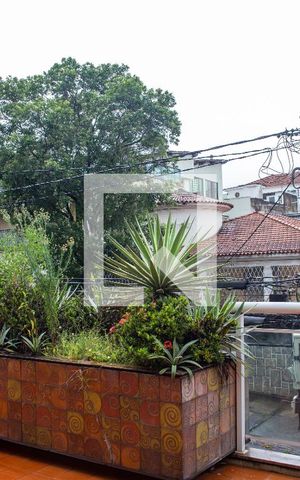Casa à venda com 648m², 3 quartos e 8 vagas Casa à venda com 648m², 3 quartos e 8 vagasVaranda da Sala