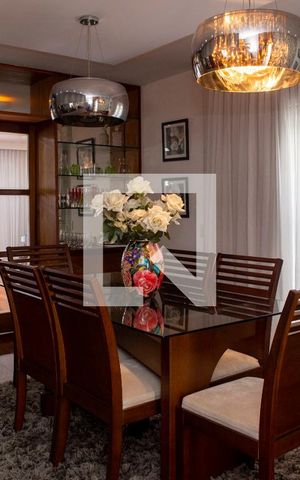 Casa à venda com 648m², 3 quartos e 8 vagas Casa à venda com 648m², 3 quartos e 8 vagasSala de Jantar