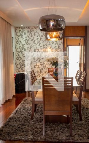 Casa à venda com 648m², 3 quartos e 8 vagas Casa à venda com 648m², 3 quartos e 8 vagasSala de Jantar