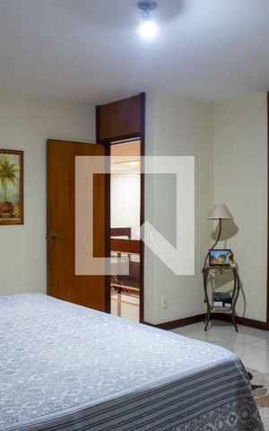 Casa à venda com 648m², 3 quartos e 8 vagas Casa à venda com 648m², 3 quartos e 8 vagasSuíte 2