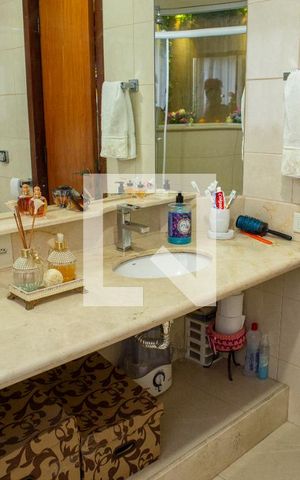 Casa à venda com 648m², 3 quartos e 8 vagas Casa à venda com 648m², 3 quartos e 8 vagasBanheiro da Suíte 2