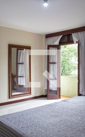 Casa à venda com 648m², 3 quartos e 8 vagas Casa à venda com 648m², 3 quartos e 8 vagasSuíte 2